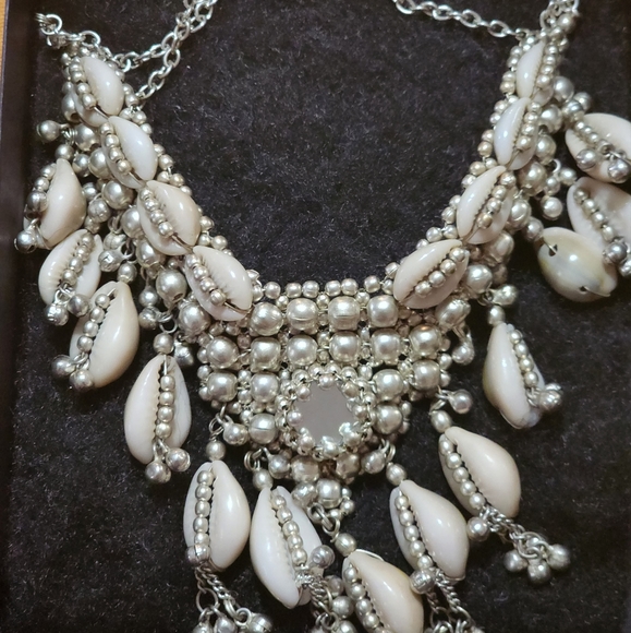 Cowrie Shell Choker - Picture 3 of 3